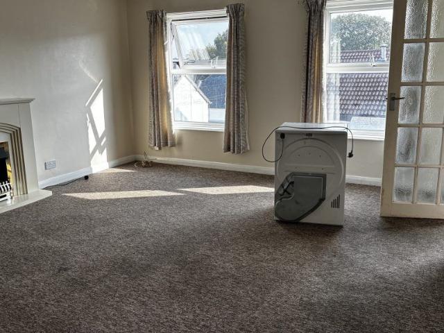 Bargates, Christchurch BH23, 2 bed flat to rent, £1,050 pcm | PrimeLocation