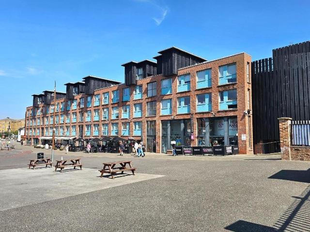 Barge Arm East, The Docks, Gloucester GL1, 2 bed flat to rent, £1,200 pcm | PrimeLocation