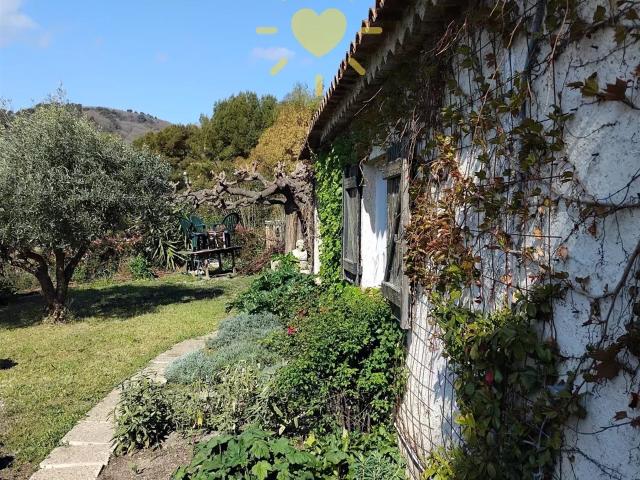 Bargemon: Petit bijoux au centre village avec jardin 59m² Bargemon