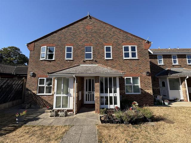 Barham Court, Gorleston NR31, 1 bed flat to rent, £725 pcm | PrimeLocation
