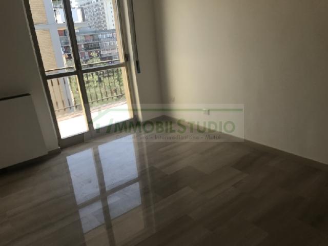 Bari ZONA S.PASQUALE ALTA AFFITTASI APPARTAMENTO CON GIARDINO CONDOMINIALE