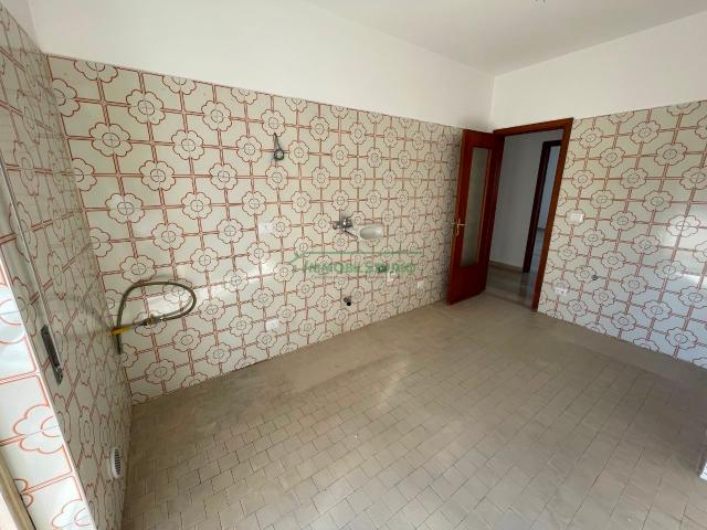 Bari ZONA S.PASQUALE ALTA AFFITTASI APPARTAMENTO CON GIARDINO CONDOMINIALE