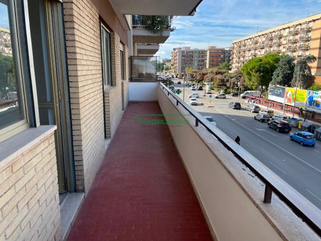 Bari ZONA S.PASQUALE ALTA AFFITTASI APPARTAMENTO CON GIARDINO CONDOMINIALE