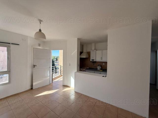 Bario Los Aromos Capital Alquiler Dpto 3 Dormitorios, Balcon C/ Parrillero, Cochera, 2do Piso/ Tel. 2646296308