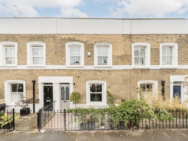 Baring Street, London N1 3 bed house to rent £4,500 pcm £1,038 pw