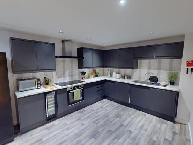 Barker Gate, Nottingham. 3 bed flat to rent £2,275 pcm £525 pw