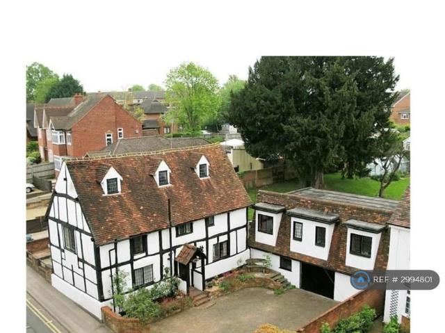 Barkham Road, Wokingham, RG41 2 bed maisonette to rent £1,550 pcm £358 pw