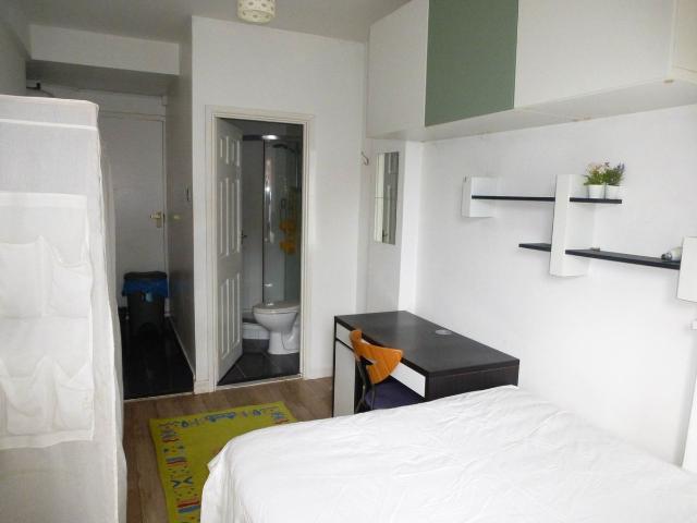 Barkham Road, Wokingham RG41, Studio to rent, £700 pcm | PrimeLocation