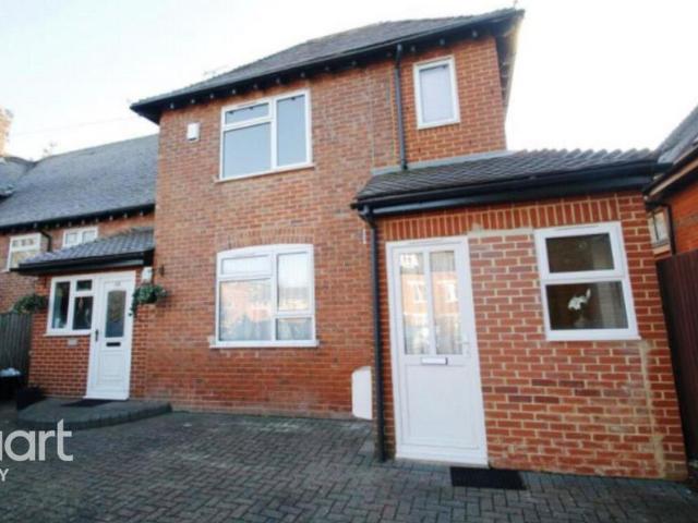 Barkham Road, WOKINGHAM Studio to rent £700 pcm £162 pw
