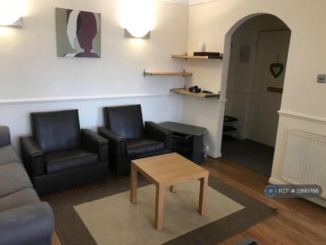 Barking, Barking/Redbridge, IG11 2 bed flat to rent £1,650 pcm £381 pw
