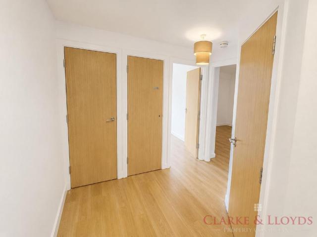 Barking IG11 2 bed flat to rent £1,850 pcm £427 pw