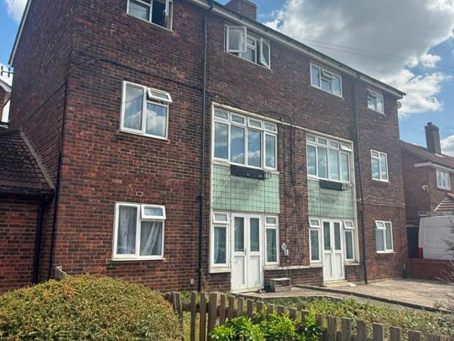 Barking, IG11, Spacious 4 Bedroom Flat Available