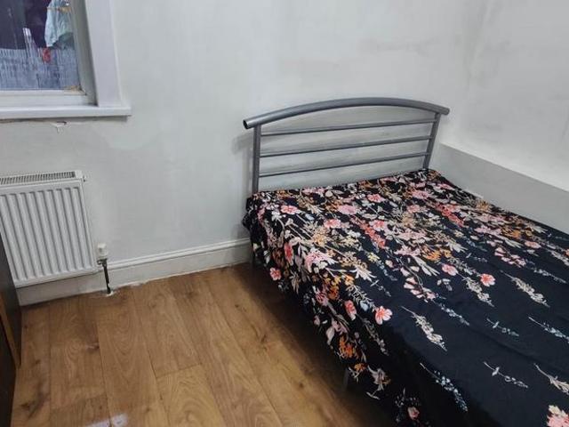 Barking road E6 5 bed flat to rent £3,500 pcm £808 pw