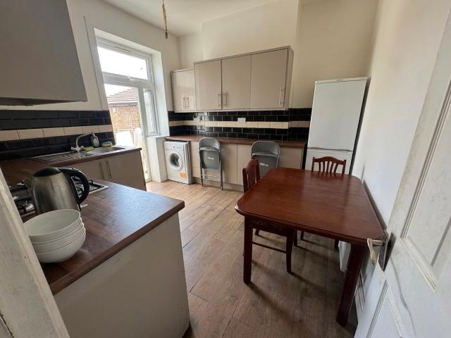 Barking Road, East Ham E6, 5 bed flat to rent, £3,300 pcm | PrimeLocation