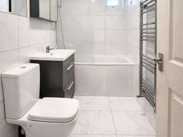 Barking Road, London E6, 3 bed flat to rent, £2,000 pcm | PrimeLocation