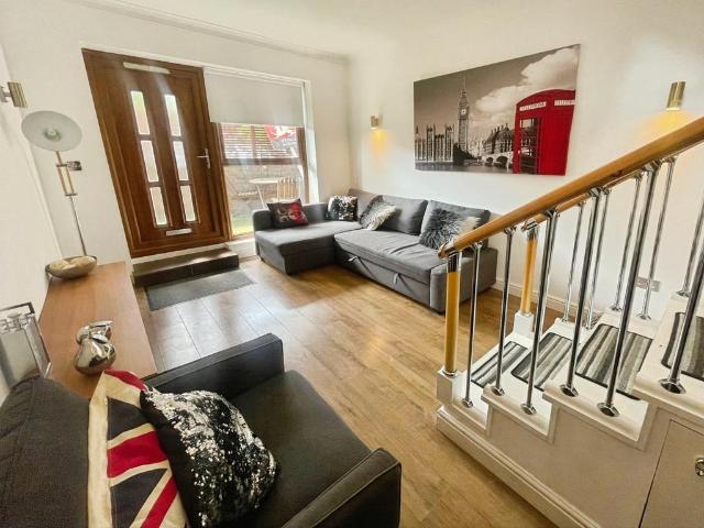 Barking Road, London E13 1 bed detached house to rent £1,850 pcm £427 pw