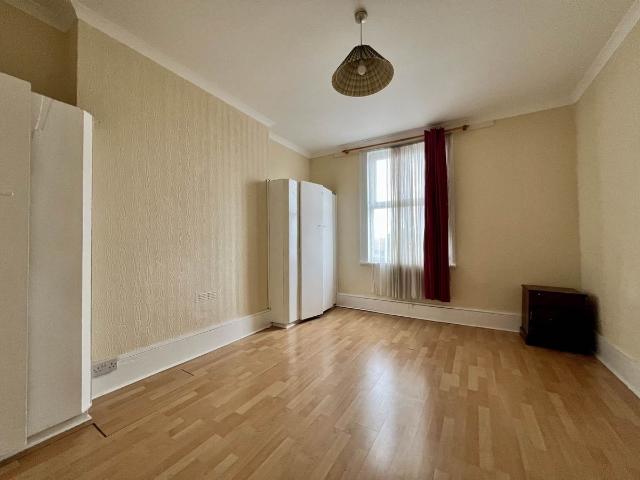 Barking Road, London E13, 3 bed maisonette to rent, £2,300 pcm | PrimeLocation