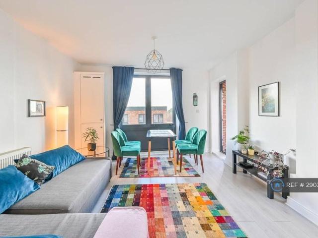 Barking Road, London, E16 1 bed flat to rent £1,700 pcm £392 pw