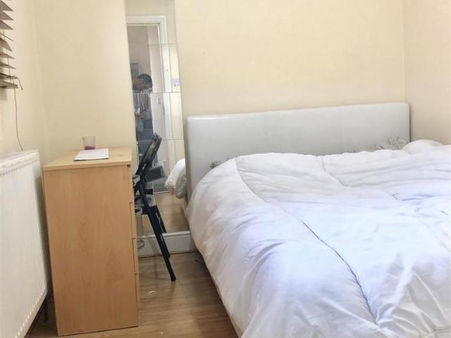 Barking Road, London 1 bed in a house share to rent £650 pcm £150 pw