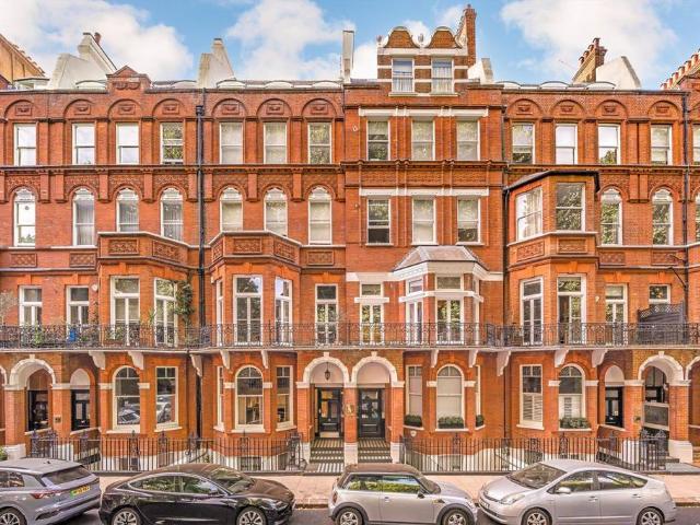 Barkston Gardens, London SW5 3 bed flat to rent £6,250 pcm £1,442 pw
