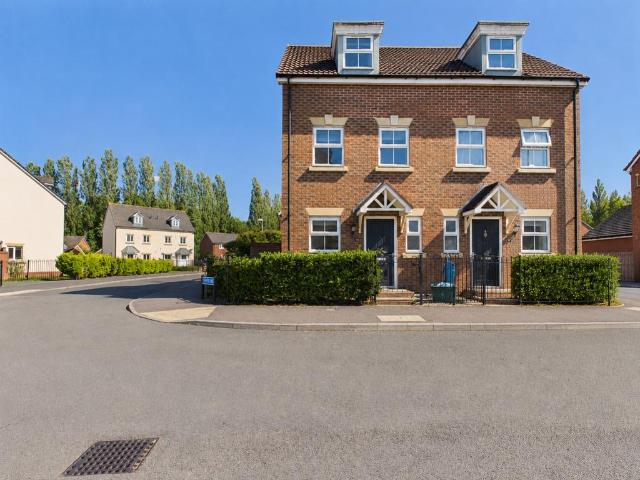 Barkston Heath, Kingsway, Quedgeley, GL2 3 bed house to rent £1,500 pcm £346 pw