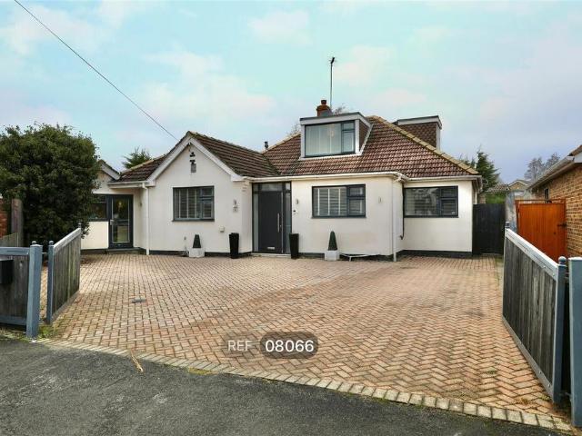 Barkworth Close, Anlaby, HU10 7HL 5 bed detached house to rent £2,500 pcm £577 pw