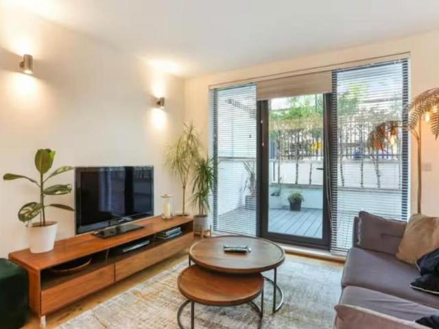 Barlby Road, London 2 bed flat to rent £3,350 pcm £773 pw