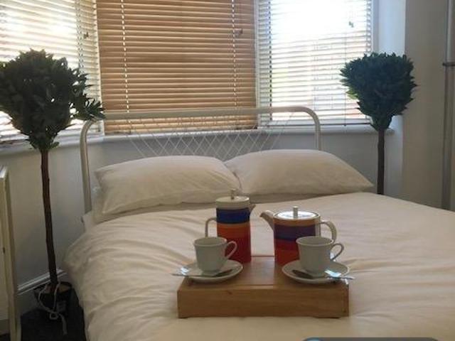 Barley Mow Lane, Catshill. 2 bed flat to rent £999 pcm £231 pw