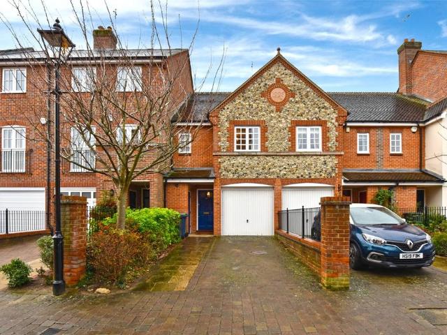 Barley Way, Marlow, Buckinghamshire, SL7 3 bed terraced house to rent £3,250 pcm £750 pw