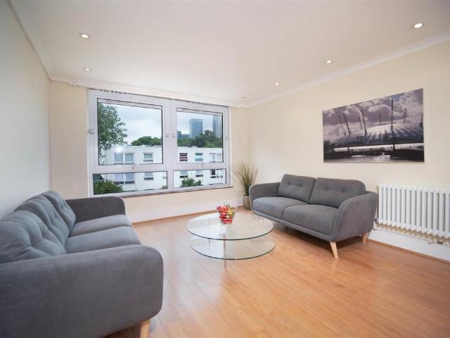 Barleycorn Way, London E14 3 bed apartment to rent £3,300 pcm £762 pw