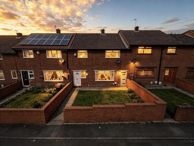 Barleycroft Road, Hyde, SK14 4LT 3 bed terraced house to rent £1,100 pcm £254 pw