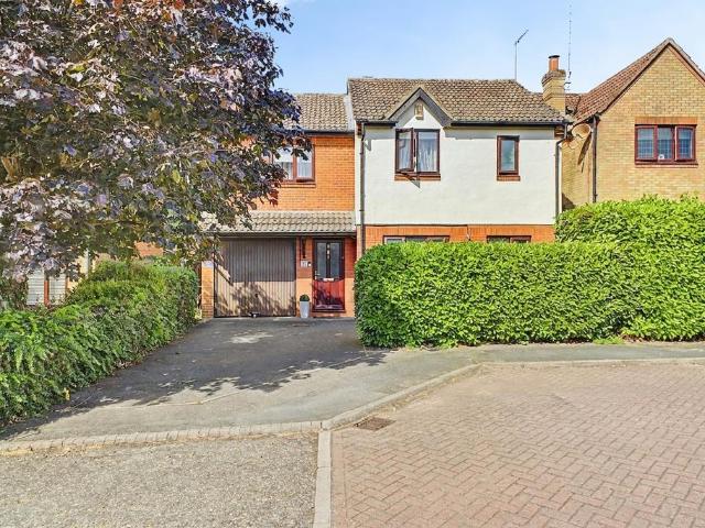 Barn Owl Close, Northampton. 4 bed detached house to rent £1,800 pcm £415 pw