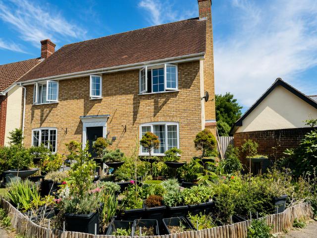 Barn Fields, COLCHESTER, CO3 4 bed property to rent £1,900 pcm £438 pw
