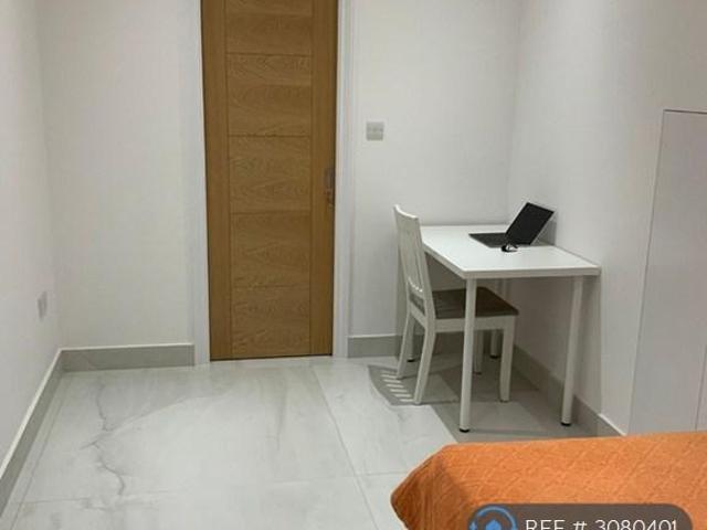 Barn Rise, Wembley, HA9 1 bed in a house share to rent £795 pcm £183 pw