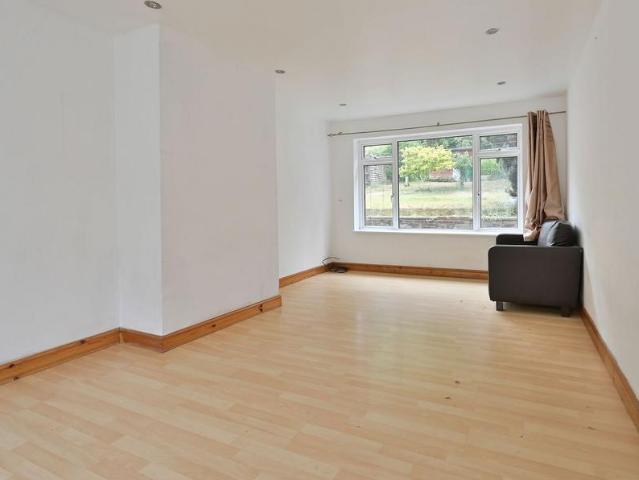 Barnacres, HP3, Hemel Hempstead, HP3 3 bed terraced house to rent £2,000 pcm £462 pw