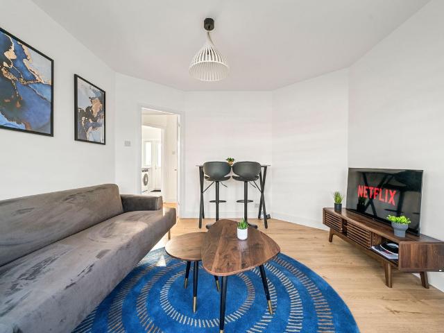 Barnard Gardens, Hayes UB4, 2 bed flat to rent, £2,395 pcm | PrimeLocation