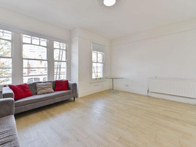 Barnard Road, Clapham Junction, London SW11, 3 bed flat to rent, £3,750 pcm | PrimeLocation