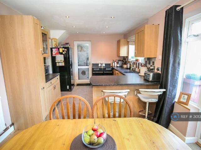 Barnard Road, Luton, LU1 3 bed detached house to rent £1,600 pcm £369 pw