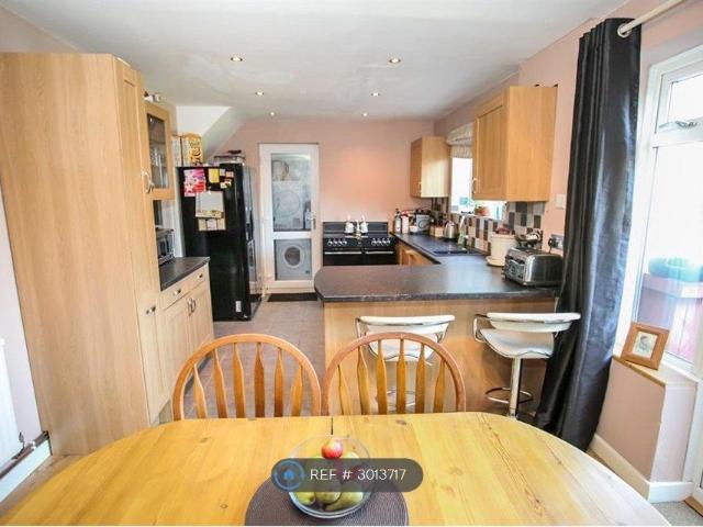 Barnard Road, Luton LU1, 3 bed detached house to rent, £1,700 pcm | PrimeLocation