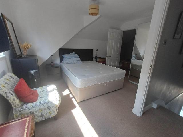 Barnehurst Rd, Bexleyheath DA7, Studio to rent, £1,200 pcm | PrimeLocation