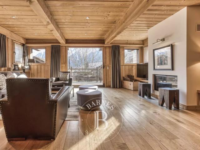 Barnes Chamonix Chalet 4 Chambres 4 Salles De Bains. 146m² Les Houches