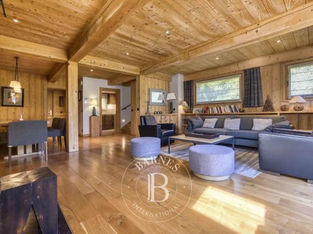 Barnes Chamonix Chalet 4 Chambres 4 Salles De Bains. 164m² Les Houches