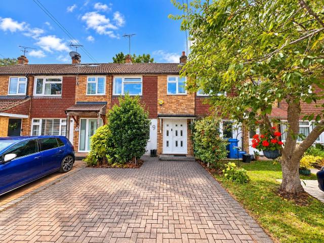 Barnes Close, Farnborough GU14, 3 bed property to rent, £1,900 pcm | PrimeLocation