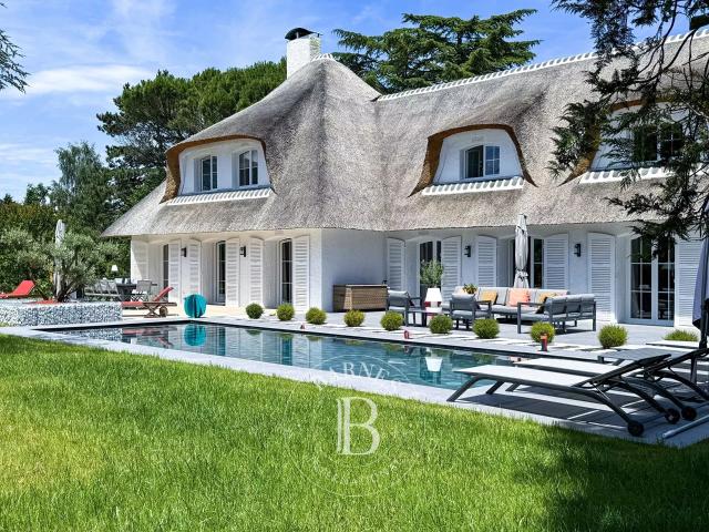 BARNES AIX LES BAINS MAISON D'EXCEPTION 5 SUITES PISCINE ET JARDIN
