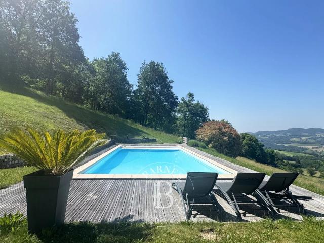 BARNES AIX LES BAINS – MEYRIEUX TROUET – MAISON D’ARCHITECTE – 208 M² HABITABLES – VUE PANORAMIQUE – PISCINE – TERRAIN 4 259 M²