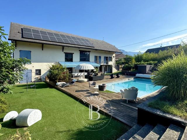 BARNES Aix les Bains – PROCHE CHAMBERY – CAMPAGNE CHIC – FERME RÉNOVÉE AVEC PISCINE