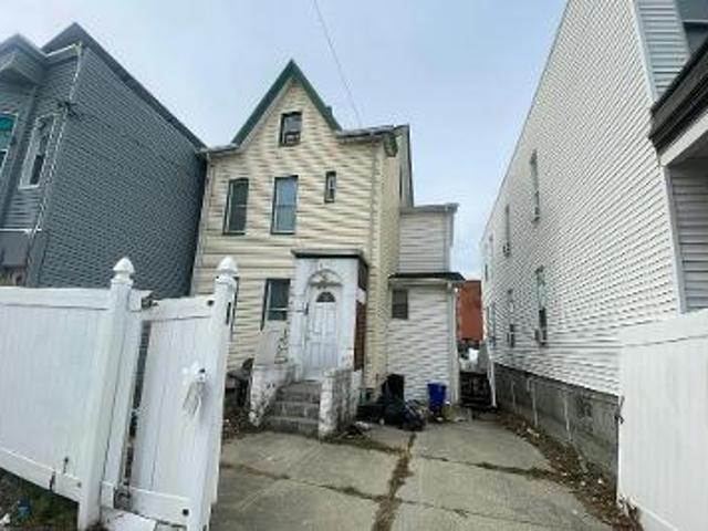 Barnes Ave