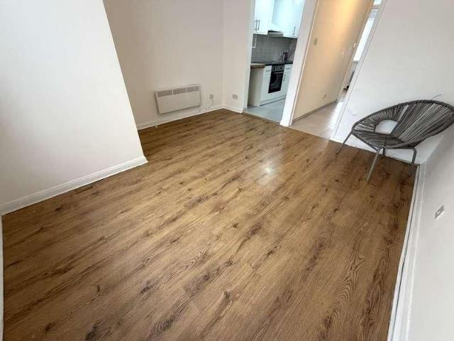 Barnes Avenue, Southall, UB2