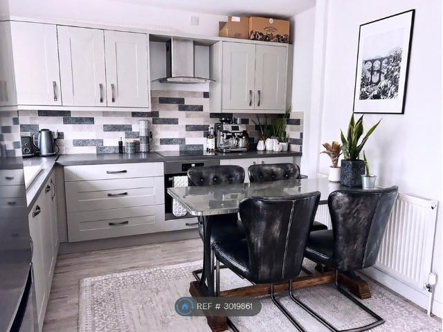 Barnes Avenue, Wakefield WF1, 3 bed end terrace house to rent, £1,300 pcm | PrimeLocation