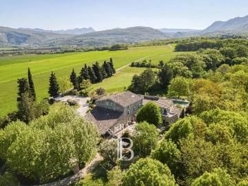 Barnes Drôme Région de Montélimar Mas de 750m2 11 hect. m² La bégude de mazenc